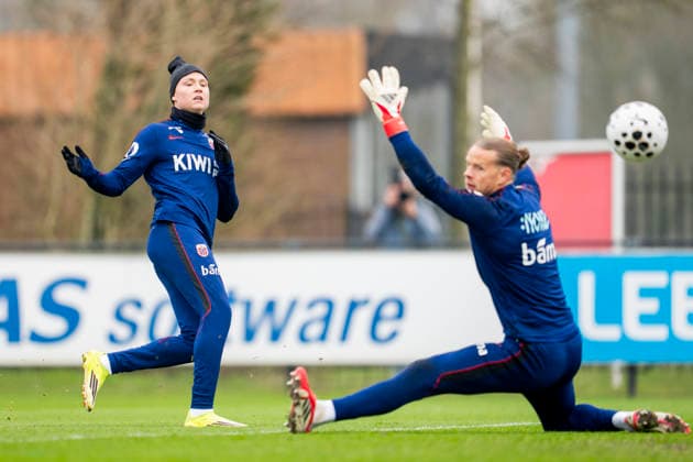 Training with the Norwegian men s national football team Amsterdam , Netherlands 20260324 Andreas Schjelderup and goalkeeper orjan Haskjold Nyland during a training session with the Norwegian men s national football team at the AZ Alkmaar training Complex Photo Fredrik Varfjell NTB Amsterdam Netherlands EDITORIAL USE ONLY RESTRICTED USE FOR BETTING COMPANIES  Copyright: xFredrikxVarfjellx xNTBx