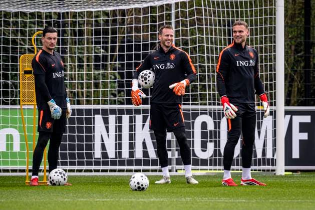 ZEIST Netherlands goalkeeper Justin Bijlow, Netherlands goalkeeper Mark Flekken, Netherlands goalkeeper Bart Verbruggen during the training of the Dutch national football team at the KNVB Campus in the run up to the World Cup friendly against Norway on March 24, 2026 in Zeist, the Netherlands Photo by Stefan Koops EYE4IMAGES DeFodi Images