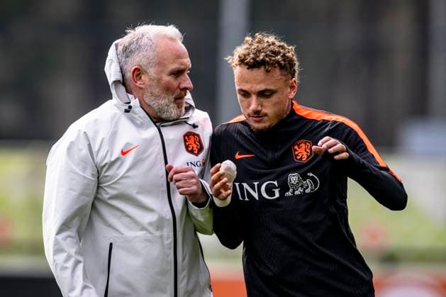 ZEIST R Noa Lang of the Netherlands, with his injured hand, practices some tackling strength during the Dutch national football team s training at the KNVB Campus in the run up to the World Cup friendly against Norway on March 24, 2026, in Zeist, the Netherlands Photo by Stefan Koops EYE4IMAGES DeFodi Images