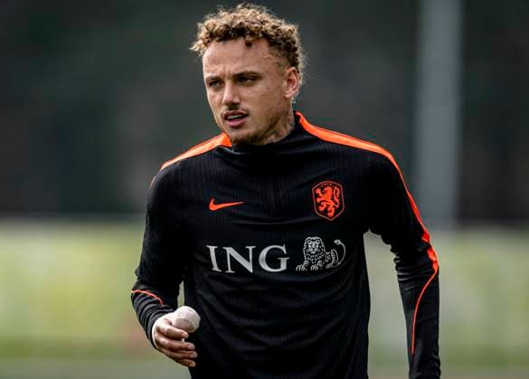 ZEIST Noa Lang of the Netherlands with his thumb in a bandage during the training of the Dutch national football team at the KNVB Campus in the run up to the World Cup friendly against Norway on March 24, 2026 in Zeist, the Netherlands Photo by Stefan Koops EYE4IMAGES DeFodi Images