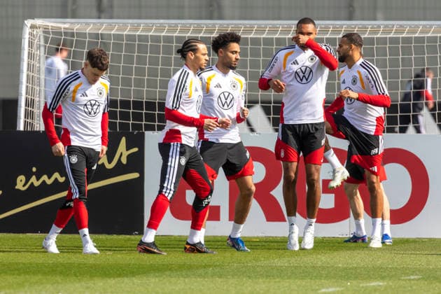 Report 24 03 2026 First training session for the mens national soccer team at adidas in Herzogenaurach before the international matches against Switzerland and Ghana Stretching, warming up in small groups Herzogenaurach Bavaria Germany