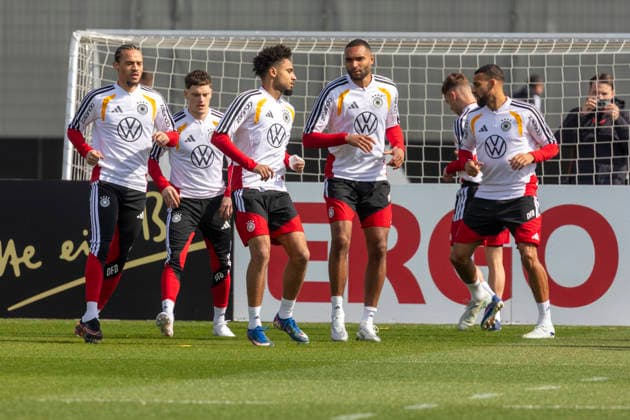 Report 24 03 2026 First training session for the mens national soccer team at adidas in Herzogenaurach before the international matches against Switzerland and Ghana Stretching, warming up in small groups Herzogenaurach Bavaria Germany