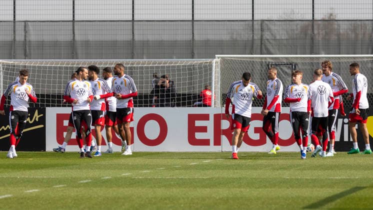 Report 24 03 2026 First training session for the mens national soccer team at adidas in Herzogenaurach before the international matches against Switzerland and Ghana Stretching, warming up in small groups Herzogenaurach Bavaria Germany