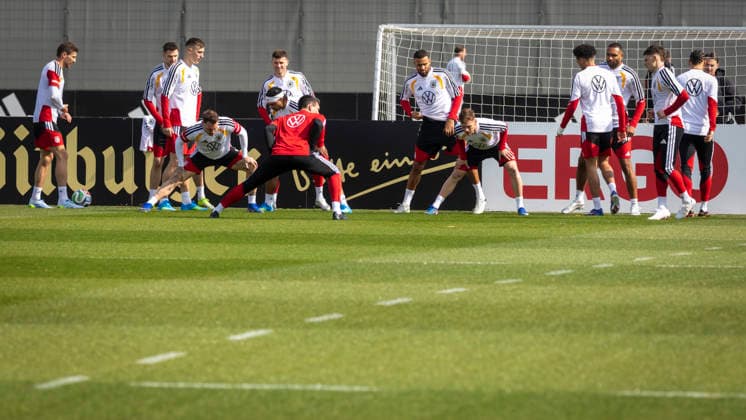 Report 24 03 2026 First training session for the mens national soccer team at adidas in Herzogenaurach before the international matches against Switzerland and Ghana Stretching, warming up in small groups Herzogenaurach Bavaria Germany