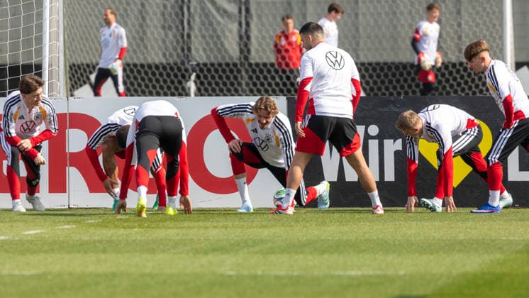 Report 24 03 2026 First training session for the mens national soccer team at adidas in Herzogenaurach before the international matches against Switzerland and Ghana Stretching, warming up in small groups Herzogenaurach Bavaria Germany