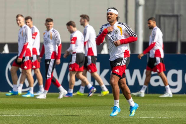 Report 24 03 2026 First training session of the mens national soccer team at adidas in Herzogenaurach before the international matches against Switzerland and Ghana In the foreground Serge Gnabry Herzogenaurach Bavaria Germany