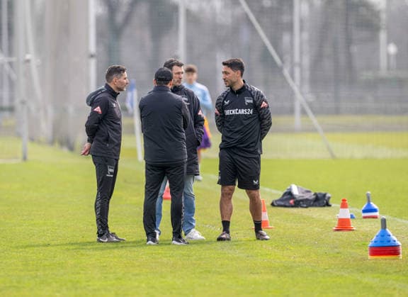 Soccer, Men, Season 2025 26, 2 Bundesliga, Hertha BSC, Training, f l Coach Stefan Leitl Hertha BSC , Michael Hartmann Transition Coach Pros Talents, Hertha BSC , Sports Director Benjamin Weber Hertha BSC , Hospitant Malik Fathi Co Coach, VfB Stuttgart , 24 03 2026, Copyright: xSebastianxRäppold MatthiasxKochx