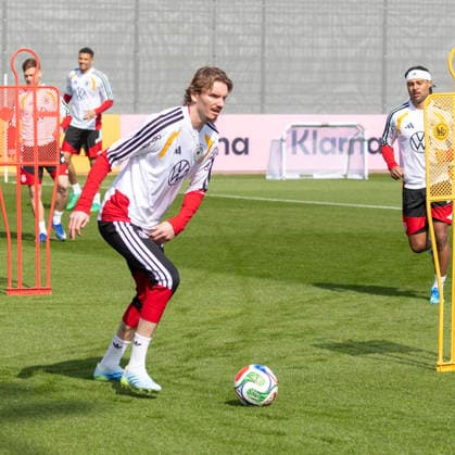 Report 24 03 2026 First training session for the mens national soccer team at adidas in Herzogenaurach ahead of the international matches against Switzerland and Ghana Nick Woltemade on the ball Herzogenaurach Bavaria Germany