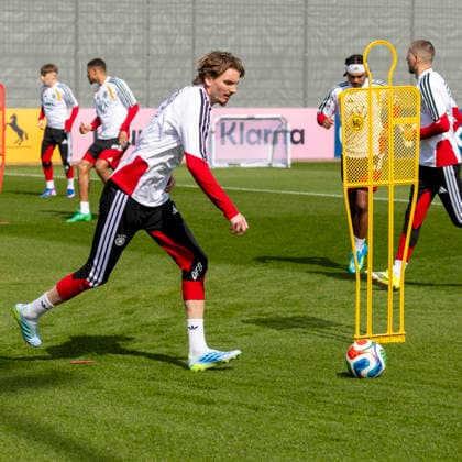 Report 24 03 2026 First training session for the mens national soccer team at adidas in Herzogenaurach ahead of the international matches against Switzerland and Ghana Nick Woltemade on the ball Herzogenaurach Bavaria Germany
