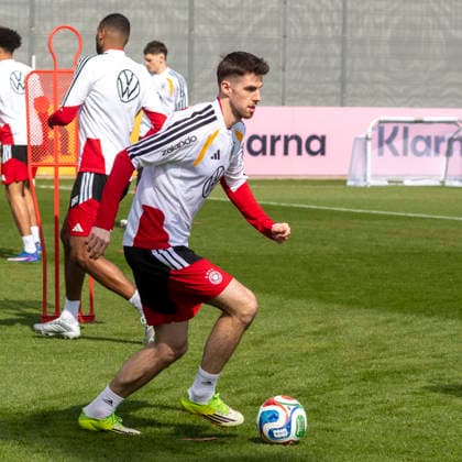 Report 24 03 2026 First training session for the mens national soccer team at adidas in Herzogenaurach ahead of the international matches against Switzerland and Ghana Anton Stach on the ball Herzogenaurach Bavaria Germany
