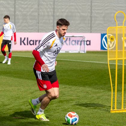 Report 24 03 2026 First training session for the mens national soccer team at adidas in Herzogenaurach ahead of the international matches against Switzerland and Ghana Anton Stach on the ball Herzogenaurach Bavaria Germany