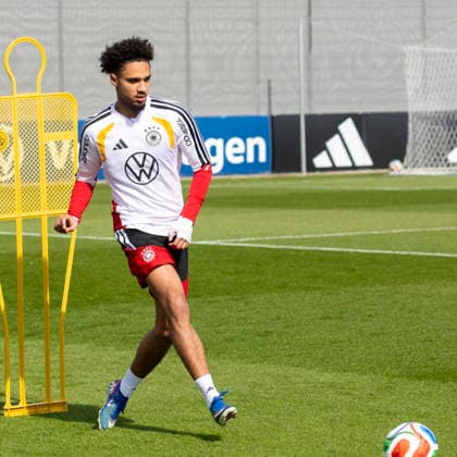 Report 24 03 2026 First training session for the mens national soccer team at adidas in Herzogenaurach ahead of the international matches against Switzerland and Ghana Kevin Schade on the ball Herzogenaurach Bavaria Germany