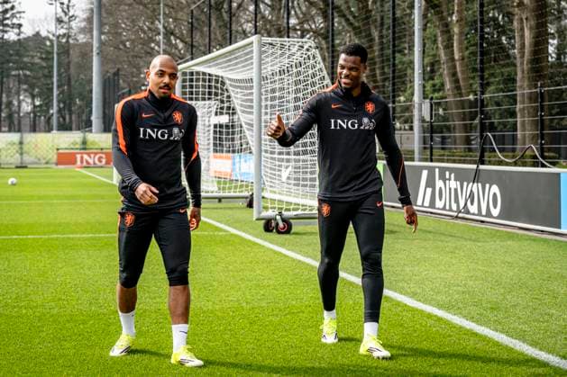 ZEIST Donyell Malen of the Netherlands, Denzel Dumfries of the Netherlands during the training of the Dutch national football team at the KNVB Campus in the run up to the World Cup friendly against Norway on March 24, 2026 in Zeist, the Netherlands Photo by Stefan Koops EYE4IMAGES DeFodi Images