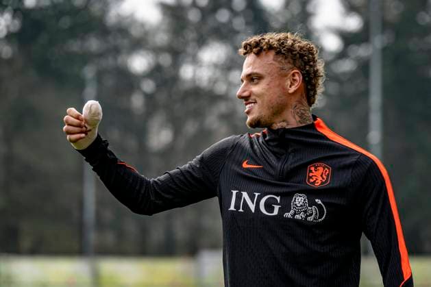 ZEIST Noa Lang of the Netherlands with his thumb in a bandage during the training of the Dutch national football team at the KNVB Campus in the run up to the World Cup friendly against Norway on March 24, 2026 in Zeist, the Netherlands Photo by Stefan Koops EYE4IMAGES DeFodi Images