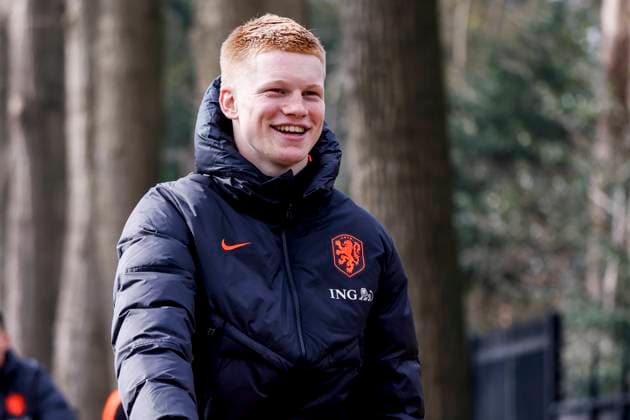 Kees Smit of the Netherlands arrives on his bike and looks on Training Session of the Netherlands national team, Nationalteam Netherlands Training Session and press conference, PK, Pressekonferenz Netherlands Training Session and Press Conference, KNVB Campus, March 24, 2026, Zeist, Netherlands.