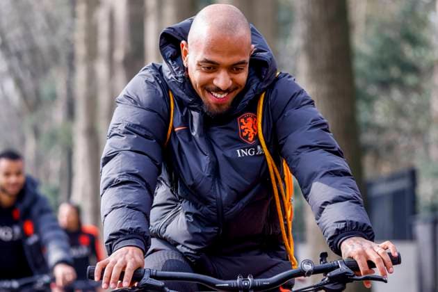Donyell Malen of the Netherlands arrives on his bike and looks on Training Session of the Netherlands national team, Nationalteam Netherlands Training Session and press conference, PK, Pressekonferenz Netherlands Training Session and Press Conference, KNVB Campus, March 24, 2026, Zeist, Netherlands.
