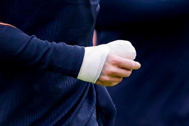 detailed view of Noa Lang of the Netherlands his injured thumb Training Session of the Netherlands national team, Nationalteam Netherlands Training Session and press conference, PK, Pressekonferenz Netherlands Training Session and Press Conference, KNVB Campus, March 24, 2026, Zeist, Netherlands.