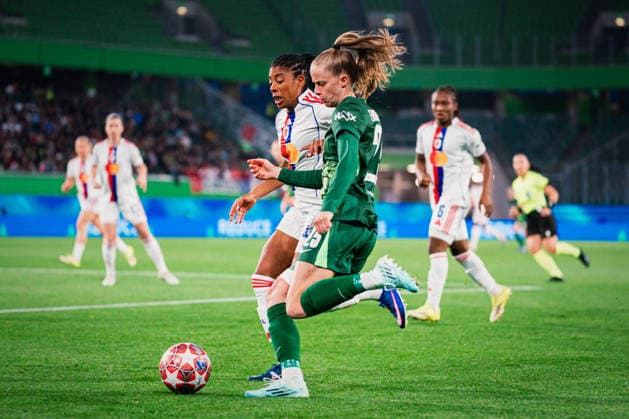 UWCL VfL Wolfsburg vs OL Lyonnes, 24 03 2026 Vivien Endemann VfL Wolfsburg, 25 on the ball UEFA Women s Champions League, quarter-final, first leg VfL Wolfsburg vs OL Lyonnes on 24 03 2026 at the Volkswagen Arena, Wolfsburg DFB DFL REGULATIONS PROHIBIT ANY USE OF PHOTOGRAPHS AS IMAGE SEQUENCES AND OR QUASI VIDEO Copyright: xBEAUTIFULxSPORTS Tonhäuserx