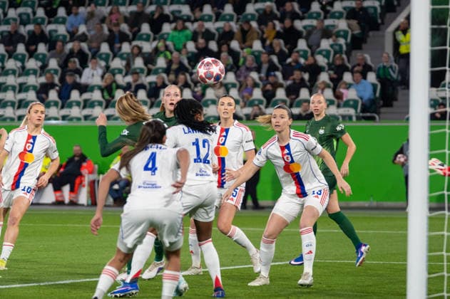 Germany, Football, UEFA, Womens Champions League, quarter-final, first leg 2025 2026 VfL Wolfsburg OL Lyonnes on 24 03 in Wolfsburg Volkswagen Arena Chance Svenja Huth VfL Wolfsburg 10 Christiane Endler OL Lyonnes 1 Copyright: xSvenxHeidmannx