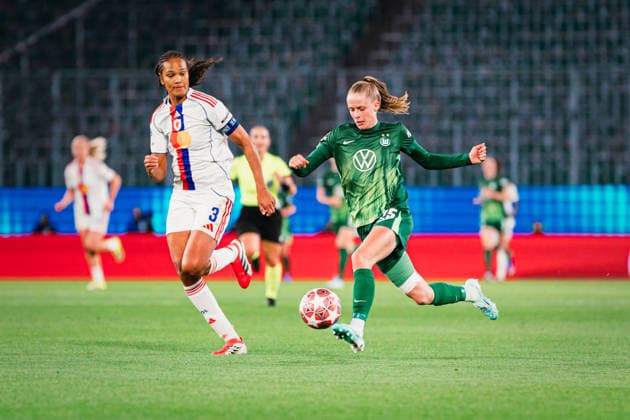 UWCL VfL Wolfsburg vs OL Lyonnes, 24 03 2026 Vivien Endemann VfL Wolfsburg, 25 on the ball UEFA Women s Champions League, quarter-final, first leg VfL Wolfsburg vs OL Lyonnes on 24 03 2026 at the Volkswagen Arena, Wolfsburg DFB DFL REGULATIONS PROHIBIT ANY USE OF PHOTOGRAPHS AS IMAGE SEQUENCES AND OR QUASI VIDEO Copyright: xBEAUTIFULxSPORTS Tonhäuserx
