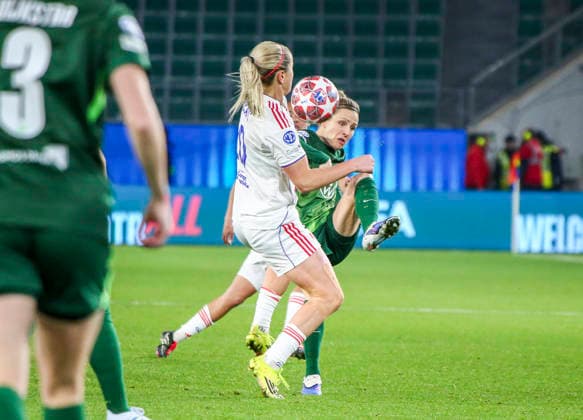 Germany Football UEFA Women™s Champions League 2025 2026, quarter-final VfL Wolfsburg vs OL Lyonnes Volkswagen Arena Wolfsburg Svenja Huth VfL Wolfsburg Women, 10 Lindsey Heaps OL Lyonnes, 10 Wolfsburg Copyright: xAymanxAlahmedx