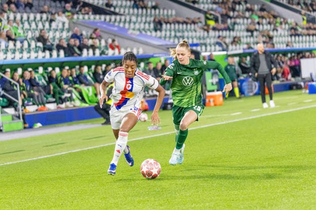 Germany Football UEFA Women™s Champions League 2025 2026, quarter-final VfL Wolfsburg vs OL Lyonnes Volkswagen Arena Wolfsburg Endemann Vivien VfL Wolfsburg, 25 in duel against Lawrence Ashley OL Lyonnes, 12 Copyright: xMichellexLukax