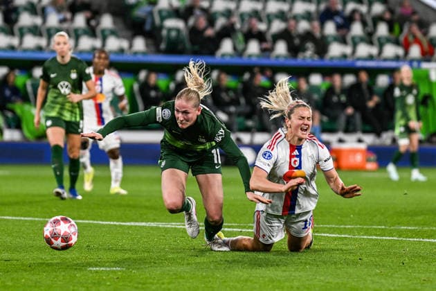 Soccer I Women I 2025 2026 season I Champions League I Quarter-finals I VfL Wolfsburg OL Lyonnes I 24 03 2026 Dangerous tackle in the penalty area by Camilla Küver 16, VfL Wolfsburg v Lindsey Heaps 10, OL Lyonnes Wolfsburg Volkswagen Arena Niedersachsen Germany Copyright: xLobeca InesxHähnelx