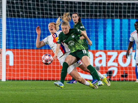 Justine Kielland VfL Wolfsburg, 18 in duel against Lindsey Heaps OL Lyonnes, 10 VfL Wolfsburg vs Olympique Lyon, Football, Women UEFA Champions League, Quarter-finals, 2025 2026 season, 24 03 2026 VfL Wolfsburg vs Olympique Lyon, Football, Women UEFA Champions League, Quarter-finals, 2025 2026 season, 24 03 2026 Wolfsburg Copyright: xEibner-Pressefoto DamianxKruczynx EP_DKI