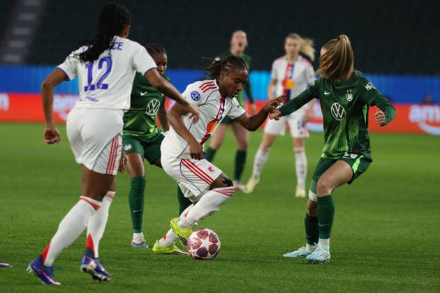 VfL vs Lyon, CL Women, Wolfsburg, 24 03 2026, Football, Women, VfL Wolfsburg vs Olympique Lyon, Champions League, Quarterfinals, Season 2025 2026, Melchie Dumornay Lyon , Vievien Endemann VfL Wolfsburg AOK Stadion Niedersachsen Germany