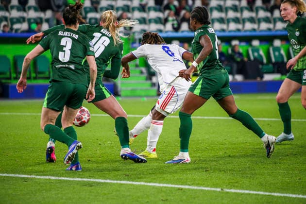 Germany Football UEFA Women™s Champions League 2025 2026, quarter-final VfL Wolfsburg vs OL Lyonnes Volkswagen Arena Wolfsburg Goal chance Melchie Dumornay OL Lyonnes, 6 Camilla Küver Camilla Kuver VfL Wolfsburg Women, 16 Caitlin Dijkstra VfL Wolfsburg Women, 3 Lineth Beerensteyn VfL Wolfsburg Women, 9 Wolfsburg Copyright: xAymanxAlahmedx