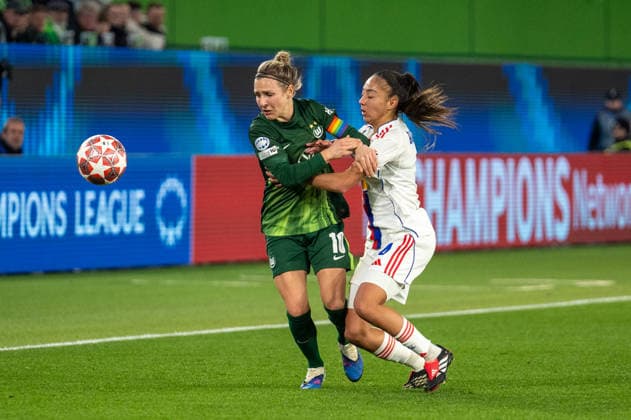 Germany, Football, UEFA, Womens Champions League, quarter-final, first leg 2025 2026 VfL Wolfsburg OL Lyonnes on 24 03 in Wolfsburg Volkswagen Arena Svenja Huth VfL Wolfsburg 10 Selma Bacha OL Lyonnes 4 Copyright: xSvenxHeidmannx