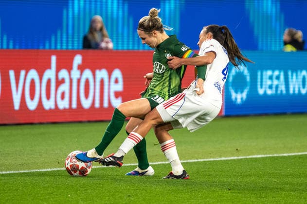 Germany, Football, UEFA, Womens Champions League, quarter-final, first leg 2025 2026 VfL Wolfsburg OL Lyonnes on 24 03 in Wolfsburg Volkswagen Arena Svenja Huth VfL Wolfsburg 10 Selma Bacha OL Lyonnes 4 Copyright: xSvenxHeidmannx