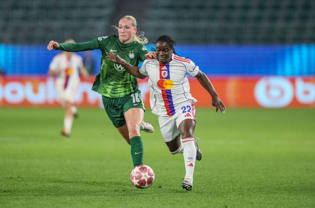 GER, Wolfsburg, VfL Wolfsburg vs Olympique Lyon, WomenÂs Champions League, Football, UEFA, Season 2025 2026, AOK Arena, Quarter-final, First leg in picture v l Camilla Küver VfL Wolfsburg Women 16 , Tabitha Chawinga Olympique Lyon Women 22 , Duel DFB DFL REGULATIONS PROHIBIT ANY USE OF PHOTOGRAPHS AS IMAGE SEQUENCES AND OR QUASI VIDEO, 24 03 2026 Copyright: HMBxMedia HendrikxHamelau