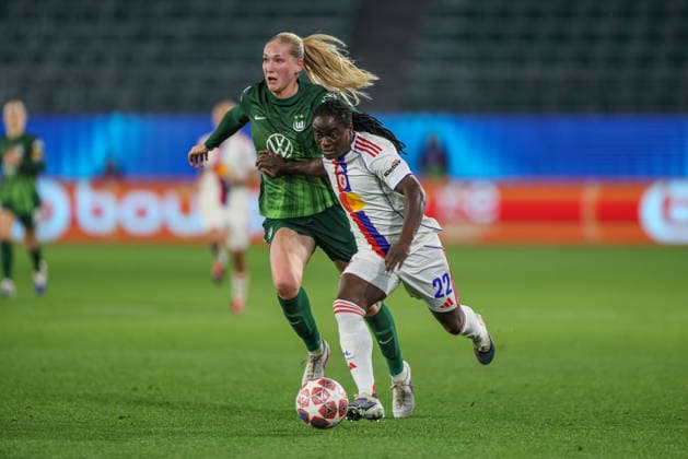 GER, Wolfsburg, VfL Wolfsburg vs Olympique Lyon, WomenÂs Champions League, Football, UEFA, Season 2025 2026, AOK Arena, Quarter-final, First leg in picture v l Camilla Küver VfL Wolfsburg Women 16 , Tabitha Chawinga Olympique Lyon Women 22 , Duel DFB DFL REGULATIONS PROHIBIT ANY USE OF PHOTOGRAPHS AS IMAGE SEQUENCES AND OR QUASI VIDEO, 24 03 2026 Copyright: HMBxMedia HendrikxHamelau