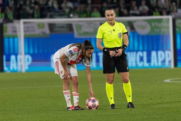 Germany Football UEFA Women™s Champions League 2025 2026, quarter-final VfL Wolfsburg vs OL Lyonnes Volkswagen Arena Wolfsburg Bacha Selma OL Lyonnes, 4 , Rusta Emanuela Referee Copyright: xMichellexLukax