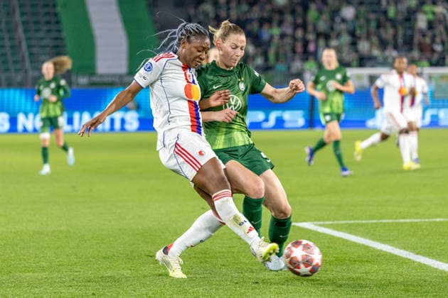 Germany Football UEFA Women™s Champions League 2025 2026, quarter-final VfL Wolfsburg vs OL Lyonnes Volkswagen Arena Wolfsburg Diani Kadidiatou OL Lyonnes, 11 in duel against Linder Sarai VfL Wolfsburg, 39 Copyright: xMichellexLukax