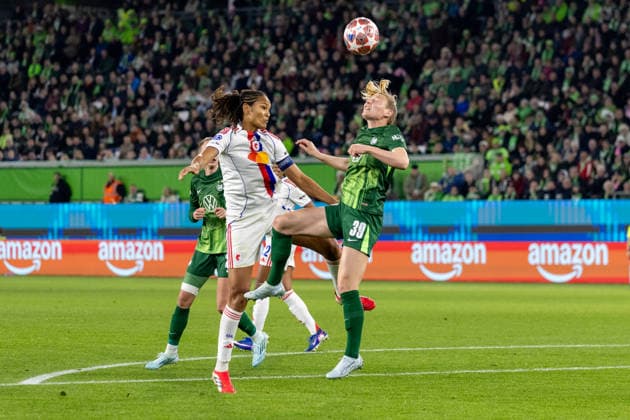 Germany Football UEFA Women™s Champions League 2025 2026, quarter-final VfL Wolfsburg vs OL Lyonnes Volkswagen Arena Wolfsburg Dumornay Melchie OL Lyonnes, 6 in header duel against Linder Sarai VfL Wolfsburg, 39 Copyright: xMichellexLukax