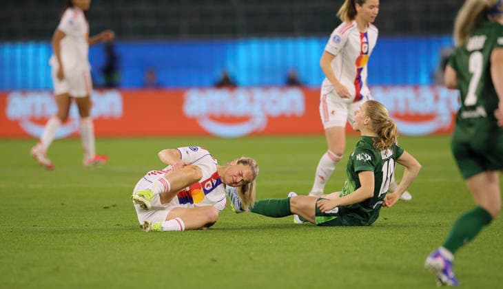 Photo Lindsey HEAPS Lyon goes down against Justine KIELLAND Wolfsburg Football Womens Champions League on Tue 24 03 2026 Quarterfinal VfL Wolfsburg Olympique Lyon