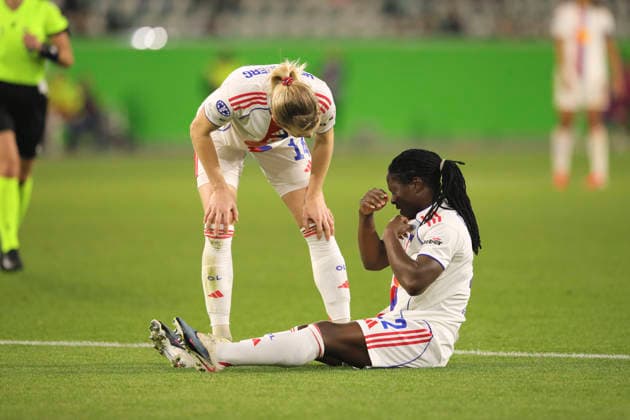 Photo loser on the ground , Tabitha CHAWINGA Lyon and left helps Ada HEGERBERG Lyon Football Womens Champions League on Tue 24 03 2026 Quarterfinal VfL Wolfsburg Olympique Lyon