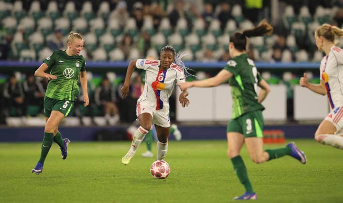 Photo Ella PEDDEMORS Wolfsburg vs Kadidiatou DIANI Lyon , right Football Womens Champions League on Tue 24 03 2026 Quarterfinal VfL Wolfsburg Olympique Lyon