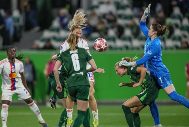 GER, Wolfsburg, VfL Wolfsburg vs Olympique Lyon, WomenÂs Champions League, Football, UEFA, Season 2025 2026, AOK Arena, Quarter-final, First leg in picture from l Lindsey Heaps Olympique Lyon Women 10 , Ella Peddemors VfL Wolfsburg Women 5 , Stina Johannes VfL Wolfsburg Women 1 , Penalty area scene DFB DFL REGULATIONS PROHIBIT ANY USE OF PHOTOGRAPHS AS IMAGE SEQUENCES AND OR QUASI VIDEO, 24 03 2026 Copyright: HMBxMedia HendrikxHamelau