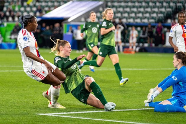 Germany, Football, UEFA, Womens Champions League, quarter-final, first leg 2025 2026 VfL Wolfsburg OL Lyonnes on 24 03 in Wolfsburg Volkswagen Arena Kadidiatou Diani OL Lyonnes 11 Sarai Linder VfL Wolfsburg 39 Stina Johannes VfL Wolfsburg 1 Copyright: xSvenxHeidmannx
