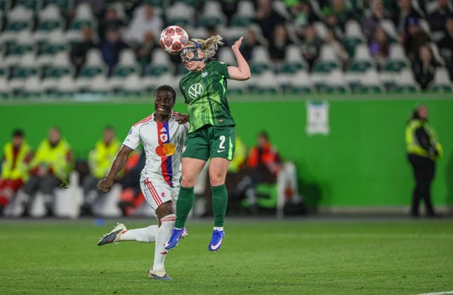 GER, Wolfsburg, VfL Wolfsburg vs Olympique Lyon, WomenÂs Champions League, Football, UEFA, Season 2025 2026, AOK Arena, Quarter-final, First leg in picture from l Tabitha Chawinga Olympique Lyon Women 22 , Thea Bjelde VfL Wolfsburg Women 2 , duel, header DFB DFL REGULATIONS PROHIBIT ANY USE OF PHOTOGRAPHS AS IMAGE SEQUENCES AND OR QUASI VIDEO, 24 03 2026 Copyright: HMBxMedia HendrikxHamelau