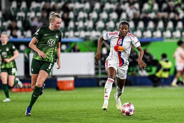 Soccer I Women I 2025 2026 season I Champions League I Quarter-finals I VfL Wolfsburg OL Lyonnes I 24 03 2026 duel between Ella Peddemors 5, VfL Wolfsburg and Kadidatou Diani 11, OL Lyonnes Wolfsburg Volkswagen Arena Niedersachsen Germany Copyright: xLobeca InesxHähnelx