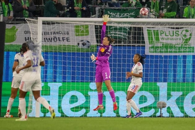 Wolfsburg, Germany 24 March 2026 UEFA Women™s Champions League quarter-final first round VfL Wolfsburg Women vs OL Lyonnes In the picture goalkeeper Christine Endler OL Lyonnes just manages to prevent a goal for Wolfsburg Copyright: HMBxMedia MadeleinexFantini