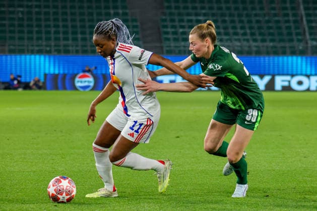 Wolfsburg, Germany 24 March 2026 UEFA Women™s Champions League quarter-final first round VfL Wolfsburg Women vs OL Lyonnes In the picture from left in the duel Kandidatou Diani OL Lyonnes and Sarai Linder VfL Copyright: HMBxMedia MadeleinexFantini