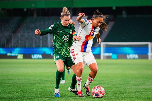 UWCL VfL Wolfsburg vs OL Lyonnes, 24 03 2026 Selma Bacha OL Lyon, 4 vs Svenja Huth VfL Wolfsburg, 10 UEFA Women s Champions League, quarter-final, first leg VfL Wolfsburg vs OL Lyonnes on 24 03 2026 at Volkswagen Arena, Wolfsburg DFB DFL REGULATIONS PROHIBIT ANY USE OF PHOTOGRAPHS AS IMAGE SEQUENCES AND OR QUASI VIDEO Copyright: xBEAUTIFULxSPORTS Tonhäuserx