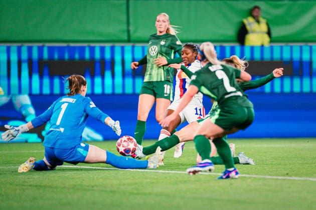 UWCL VfL Wolfsburg vs OL Lyonnes, 24 03 2026 Kadidiatou Diani OL Lyon, 11 fails to hit the post UEFA Women s Champions League, quarter-final, first leg VfL Wolfsburg vs OL Lyonnes on 24 03 2026 at the Volkswagen Arena, Wolfsburg DFB DFL REGULATIONS PROHIBIT ANY USE OF PHOTOGRAPHS AS IMAGE SEQUENCES AND OR QUASI VIDEO Copyright: xBEAUTIFULxSPORTS Tonhäuserx