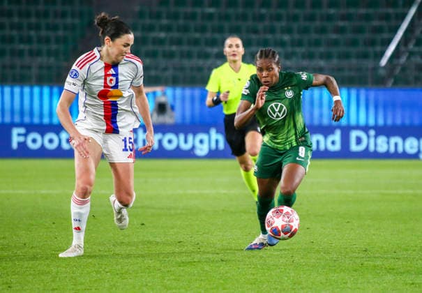 Germany Football UEFA Women™s Champions League 2025 2026, quarter-final VfL Wolfsburg vs OL Lyonnes Volkswagen Arena Wolfsburg Lineth Beerensteyn VfL Wolfsburg Women, 9 Ingrid Engen OL Lyonnes, 15 Wolfsburg Copyright: xAymanxAlahmedx