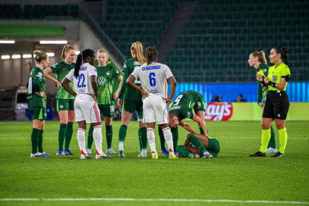 Germany Football UEFA Women™s Champions League 2025 2026, quarter-final VfL Wolfsburg vs OL Lyonnes Volkswagen Arena Wolfsburg Lineth Beerensteyn VfL Wolfsburg Women, 9 Camilla Küver Camilla Kuver VfL Wolfsburg Women, 16 Svenja Huth VfL Wolfsburg Women, 10 Melchie Dumornay OL Lyonnes, 6 Tabitha Chawinga OL Lyonnes, 22 Referee Emanuela Rusta Wolfsburg Copyright: xAymanxAlahmedx